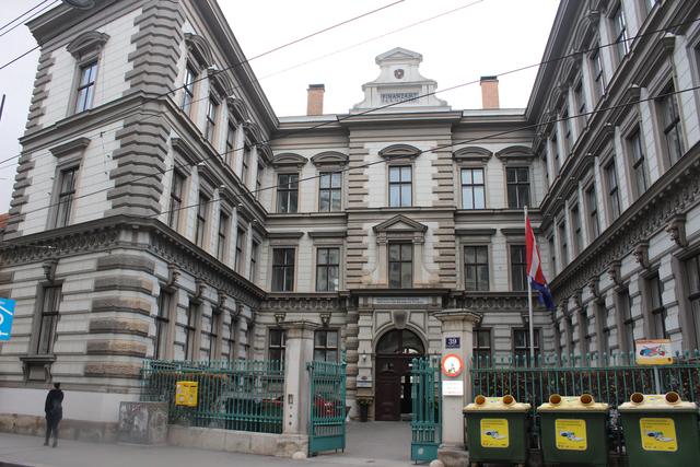 Nachdem das Finanzamt aus dem Palais Strozzi ausgezogen ist, zog einige Jahre später das Institut für höhere Studien ein. | Foto: Sabine Ivankovits
