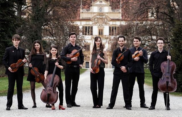 Junges, aufstrebendes Ensemble: Das Oberton String Octet begeistert mit seinem außerordentlichen Können.