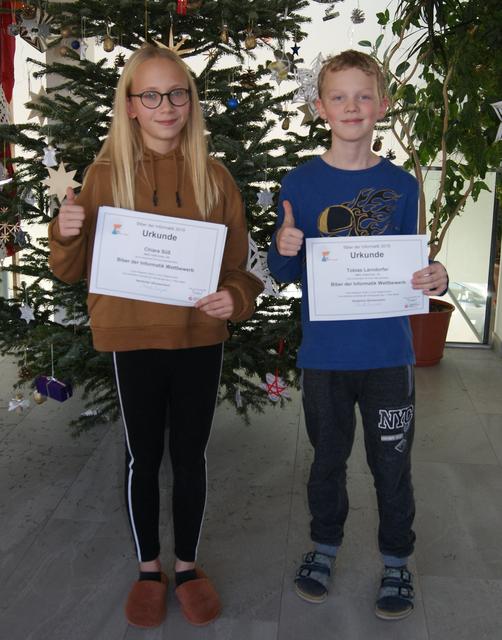 Chiara Süß (l.) und Tobias Larndorfer (r.) standen auf dem Podest beim Bundeswettbewerb "Biber der Informatik" | Foto: NMS Hofkirchen/Claudia Arnezeder