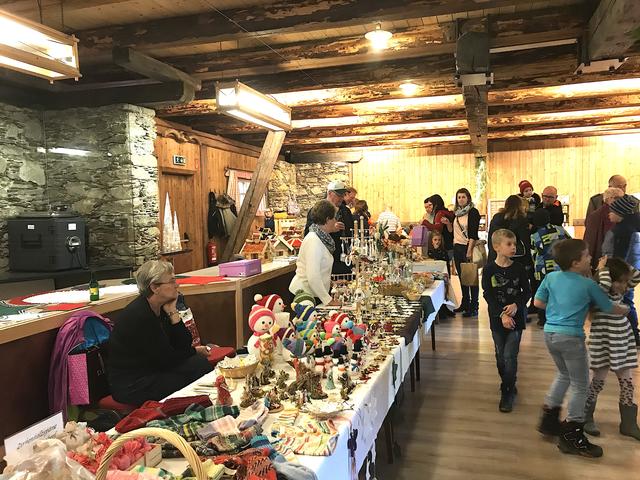 Eine Vielfalt von selbsthergestellten Produkten gab es im Rettenegger Dorfstadl. | Foto: Anne