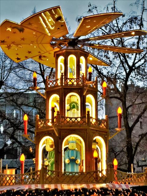 Pyramide am Rindermarkt
