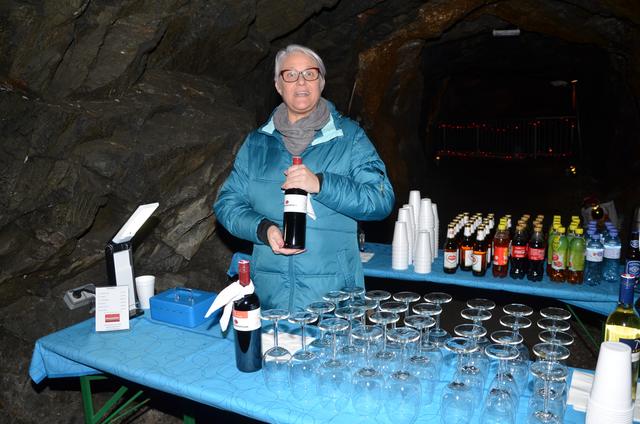 Hinterm "Tresen": Bettina  Eder