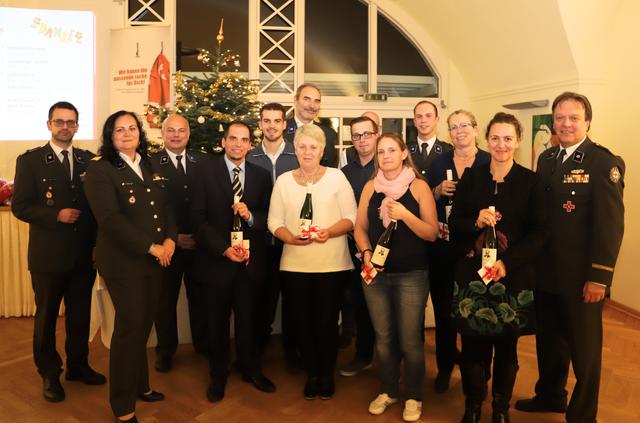 Peter Völkl, Katrin Wiesinger, Johann Kaufmann, Emanuel Binder, Manuel Höllmüller, Johannes Hiller, Anna Luckner, Bernhard Hochreiter, Barbara Graf, Daniel Rauchecker, Andrea Litzenberger, Adelheid Aichinger und Werner Kraut
 | Foto: RKNÖ Neulengbach