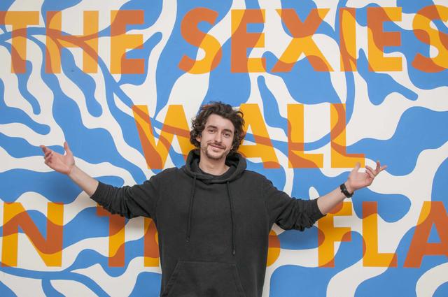 Luca Laurence gestaltet Böden, Wände und Möbel. | Foto: Wolfgang Unger