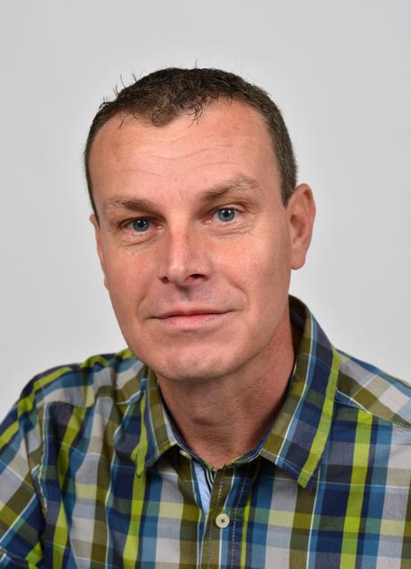Martin Schwarz, GF des Abfallwirtschaftsverband Fürstenfeld:""Christbäume sollten von Lametta, Schmuck und Zuckerlpapierl komplett befreit sein."