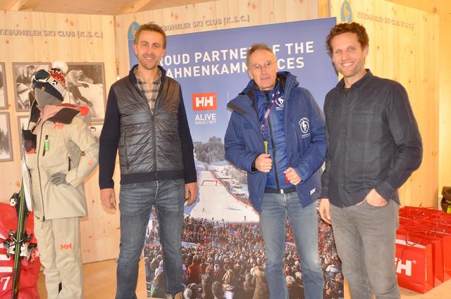 Michael Huber (Mi., K.S.C.) mit Michael Uhl (li.) und Philip Tavell von Helly Hansen in der K.S.C.-"Villa". | Foto: Kogler