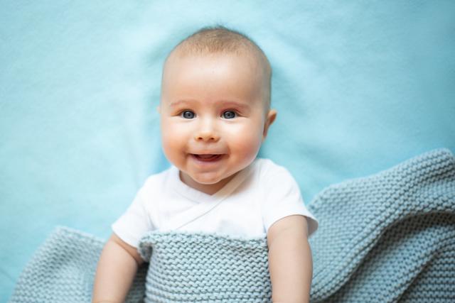 Baby Julian hat einen wellcome Engel:
Verena kommt einmal pro Woche für ein paar Stunden zur Familie