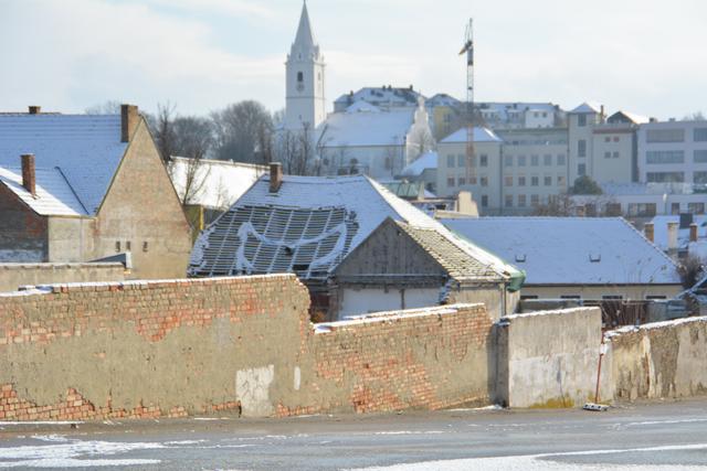 Auf dem Gelände zwischen der Michael-Koch-Straße und der Hirtengasse wird das neue Impulszentrum in Mattersburg entstehen | Foto: Doris Pichlbauer