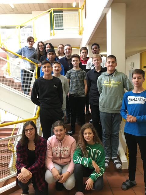 4 A Klasse mit Cormac (Bildmitte)