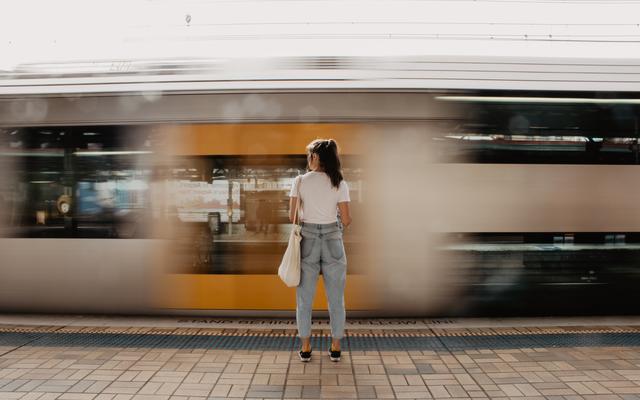 So steht es um die Arbeits- und Wohnsituation der Niederösterreicher. Klick dich durch unsere Karte und erfahre mehr. | Foto: Photo by madeleine ragsdale on Unsplash