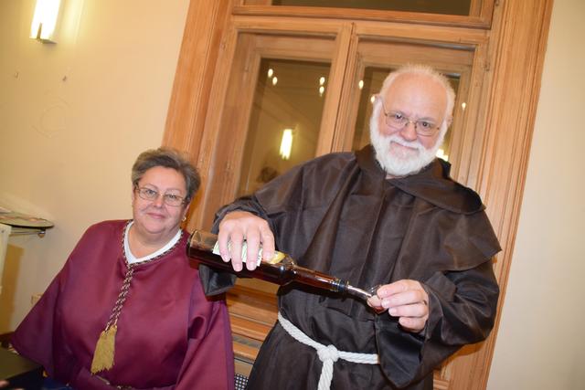 Meier &amp; Meier, also Angela und Raimund, von der gleichnamigen Imkerei in Stockerau.