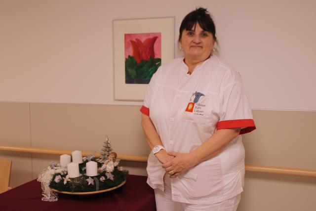 Helena Amidzic arbeitet am 24. Dezember im Haus Neubau und freut sich schon auf das Weihnachtsfest am Abend.