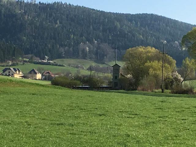 Am Gebiet rund um den Wanderweg mit dem Pumphäuschen und dem Trafo Richtung Weindorf entsteht das Projekt. | Foto: Leitner