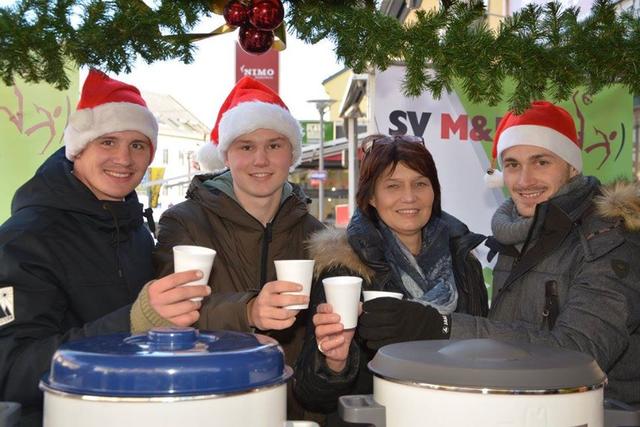 Obfrau Ingrid Maier organisiert wie jedes Jahr einen Weihnachtspunsch am Schillerplatz | Foto: kope