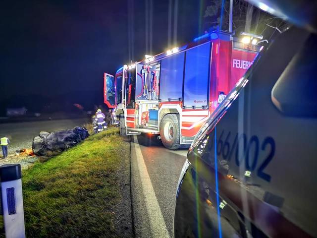 Schwerer Verkehrsunfall mit Frontalcrash. | Foto: RKNÖ | Purkersdorf-Gablitz