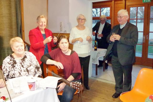 von links. B. Reiner-Schirmbrand, C. Fehrer, V. Jörgo, H. Emperer, Dechant KR P. Balint