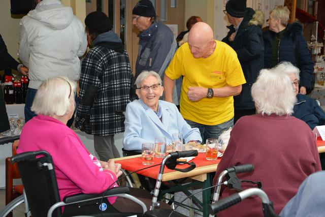 Große Adventfeier im Franziskusheim