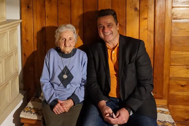 Die Jubilarin Elisabeth Köberl und Bürgermeister Egon Höll.
