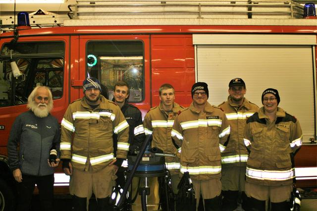 Das Kommando und die Mannschaft der Feuerwache Rettenbach bedankten sich herzlich für die Spende von Franz Herzog.