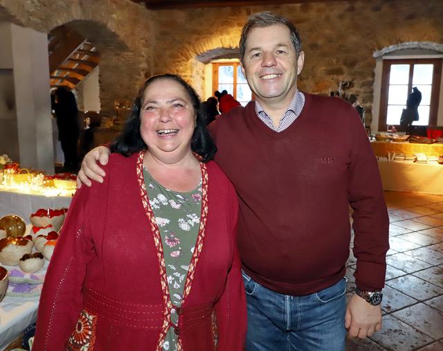 Burgherrin Misha Hollaus (Veranstalter) mit Bürgermeister Manfred Gaßner.