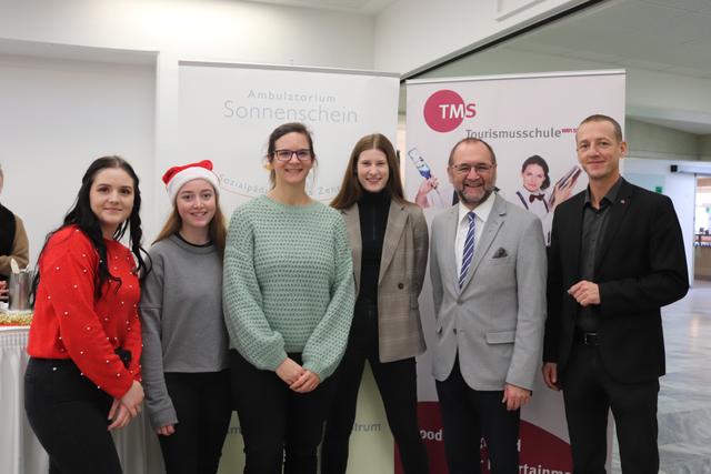 Für einen guten Zweck setzten sich ein: Tina Haider, Marlene Döller, Birgit Humpelstetter vom Ambulatorium Sonnenschein, Tanja Bernhuber, WIFI-Kurator Gottfried Wieland und TMS-Direktor Michael Hörhan (v. l.). | Foto: Korotvicka