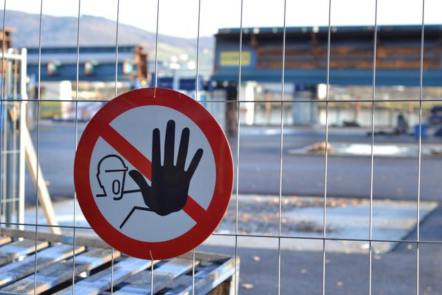 Bitte warten bei der Neuen Donaubrücke – Fehler bei der statischen Berechnung verzögern die Brückeneröffnung bis 2021.
