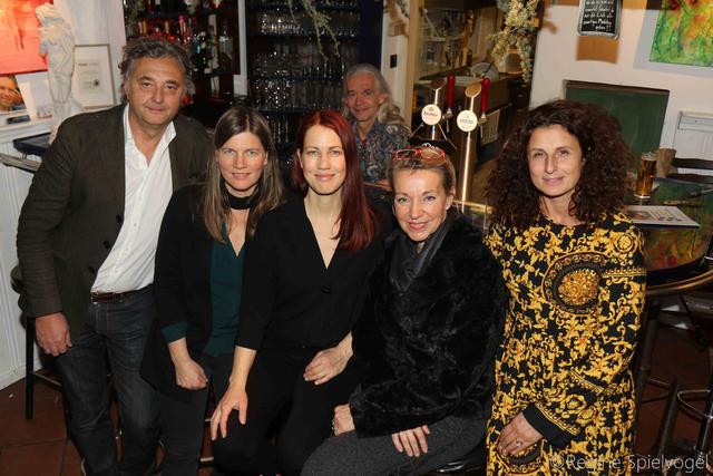 Das Duo Sigrid Machowetz und GuGabriel mit Josef Hubert, Petra Hubert-Schimek. Und Dana Weinmann, die für die stimmungsvolle Weihnachtdeko in der Villa Kunterbunt sorgte.