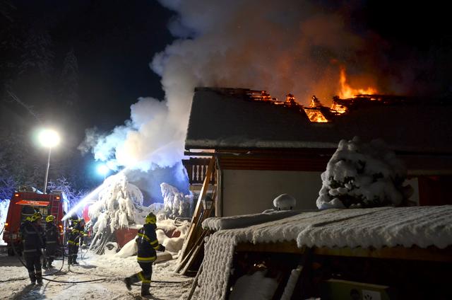 Die Feuerwehren mussten mitten in der Nacht ausrücken. | Foto: FF Weißkirchen