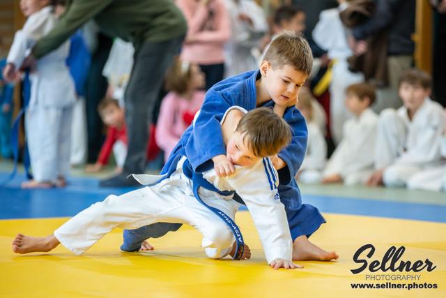 Maximilian Hron (in blau) zeigte genau wie seine Vereinskollegen eine tolle Leistung in Ottensheim. | Foto: Sellner Photopraphy