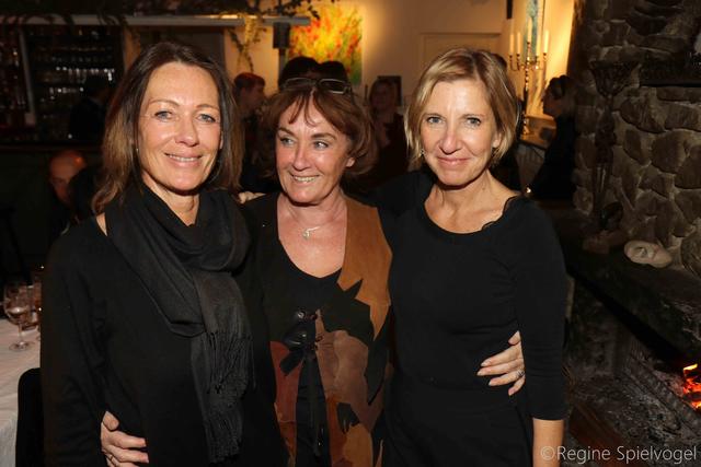 Monika Kramel, Erika Zizala und Uta Kiedaibl stimmten sich diesen Abend mit GuGabriel weihnachtlich ein.