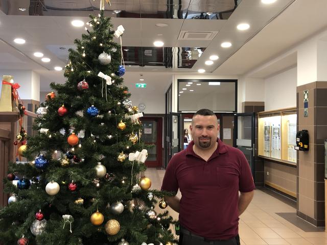 Im Weihnachtsdienst für die gute Sache: Angeli Anton Truscek freut sich jedes Jahr auf die gemeinsame Feier mit den Senioren.