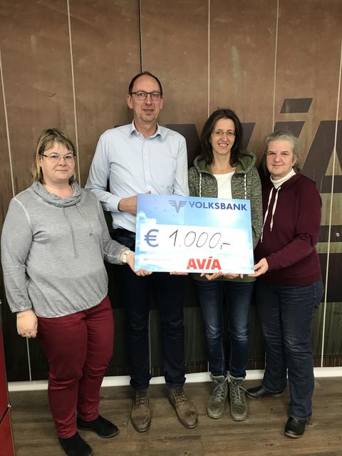 Marietta Apfelthaler (Buchhaltung), Andreas Weber (Geschäftsführer) Avia Gmünd und Birgit Stoifl (Obfrau), Irene Moriz (Vereinsassistenz) Verein Ferien ohne Handicap | Foto: Weber