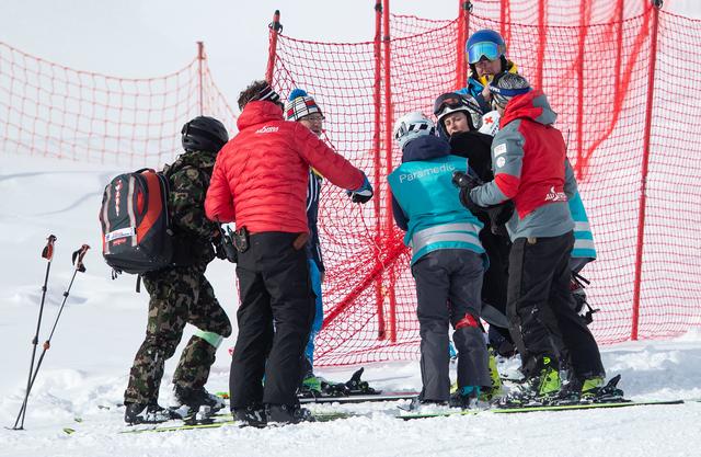 Michaela Heider wurde nach dem Sturz sofort betreut. | Foto: GEPA pictures