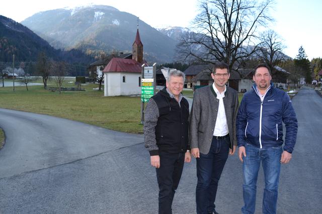 bei der Besichtigung: Christoph Bodner (Gemeinderat Kirchbach), Landesrat Martin Gruber und Michael Mößlacher (Straßenmeister Kötschach-Mauthen) | Foto: Büro LR Gruber