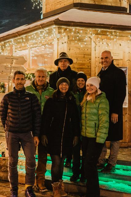 1. Reihe: Obmann-Stv. Christian Kirchner, Obmann Walter Innerhofer, Geschäftsführung Ingrid Maier-Schöppl, Viktoria Kaserer, Madeleine Schernthaner; 2.Reihe OSR Hubert Kirchner, Bgm Hannes Enzinger  | Foto: Maria Harms Photography