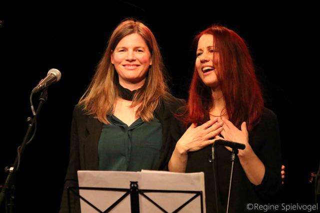 Weihnachtlich ging es kürzlich in der Villa Kunterbunt zu. Gudrun Liemberger alias GuGabriel und Sigrid Machowetz brachten ihr neuestes Album - Frohe Weihnachten - mit. Der Applaus war ihnen gewiss.