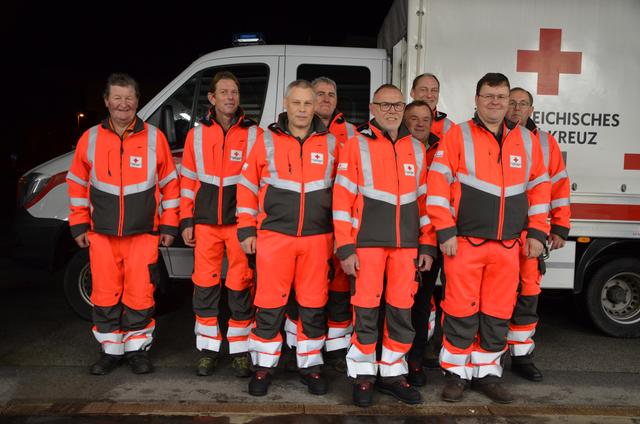 SEG Technik im Bezirk Kitzbühel mit eigener Dienstkleidung und spezial Klein-LKW