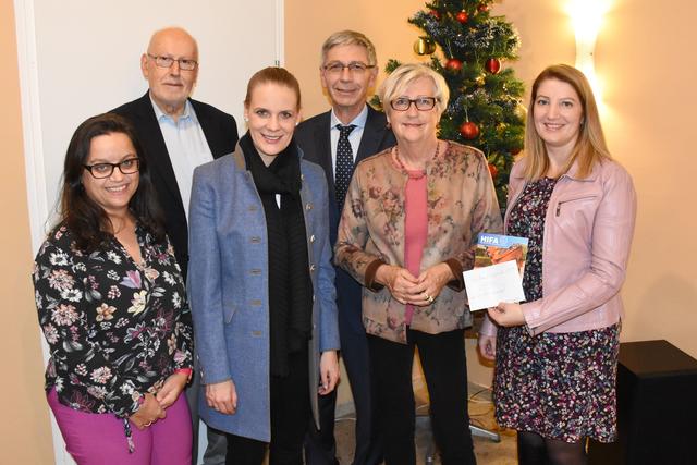 Gemeinderätin Helene Ferschner-Hallwirth, Gerhard Muth, Stadträtin Kristina Mandl, HIFA-Präsident Uwe Kraus, Monika Neumeyer, Frauen-Obfrau Natascha Gahmon . | Foto: Julian Brugger