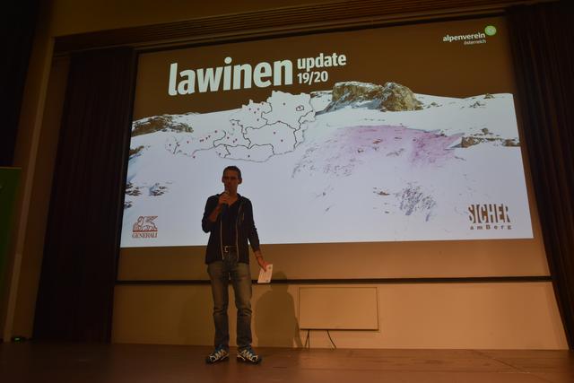 Alpinreferent Thomas Pflügl begrüßte zum Lawinenupdate  | Foto: Gerd Simon