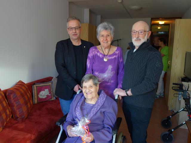 Jubilarin Hildegard Huber mit ihrer Familie und Bgm. Wolfgang Jörg (li.). | Foto: Stadtgemeinde Landeck