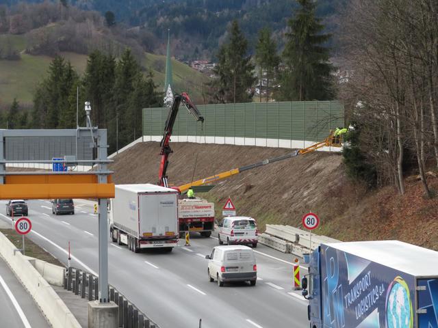 Die neue Lärmschutzwand für Wiesing auf der A12 ist kurz vor der Fertigstellung | Foto: ZOOM-Tirol