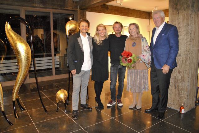 Friedrich Feichter, Kunsthistorikerin Martina Dorner-Bauer, Helmut Grill und die Galeristen Mike und Theo Jongen (v. li.).
 | Foto: Brigitte Eberharter