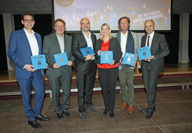 Bei der Jubiläumsfeier: Christian Dax, Alfred Lehner, Direktor Klaus Schermann, Landesrätin Daniela Winkler, Landtagsabgeordneter, Bürgermeister Kurt Maczek und Bildungsdirektor Heinz Josef Zitz | Foto: Landesmedienservice