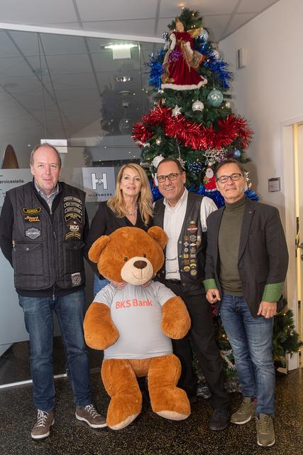Harley-Charity: Roman Regitnig (Harley Davidson Kärnten Chapter),  M. J.  Mäggie Jeschofnik (Leiterin Hilfswerk-Sozialserviceselle), Peter Reitzl (Harley Davidson Kärnten Chapter M.J.), Horst Krainz (GF Hilfswerk Kärnten) | Foto: Hilfswerk