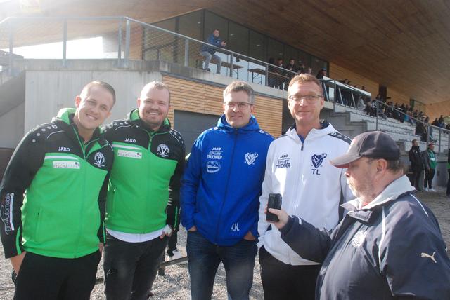 Trainer  Christopher  Maucha und  sportlicher Leiter Thomas Baumgartner von SVG Breitenau/Schwarzau mit dem sportlichen Leiter Alexander Niklas und  Thomas Leonhardsberger (v.l.). | Foto: Gracner