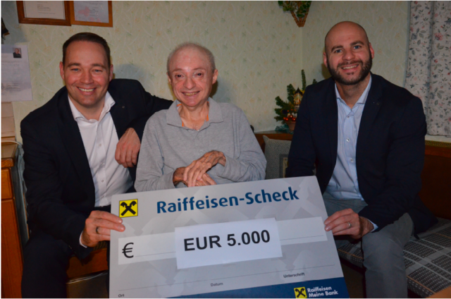 Rob van Gils (l.), CEO HAI-Gruppe, mit Sales Manager und Präsident von "Human Benefiz", Christoph Aichinger (r.), bei der Scheckübergabe. | Foto: Human Benefiz