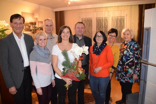 Die Marzer Vizebürgermeisterin Maria Zachs (4.v.li.) freute sich über die zahlreichen Gratulanten zu ihrem 50. Geburtstag | Foto: Gemeinde Marz