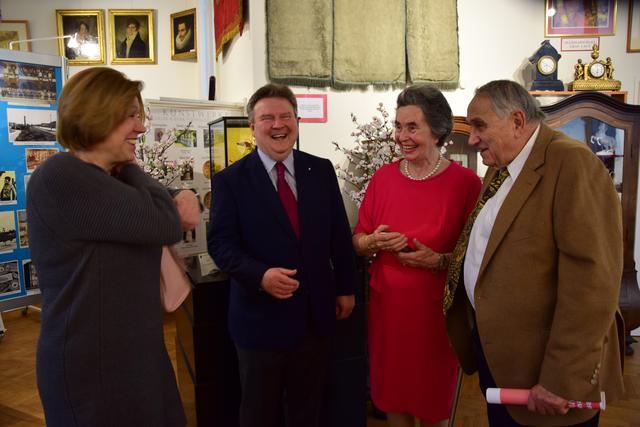 Die Hernalser Bezirksvorsteherin Ilse Pfeffer, Bürgermeister Michael Ludwig, Bezirksmuseum-Hernals-Leiterin Trude Neuhold und ihr Ehemann Siegfried Neuhold (v.l.)
