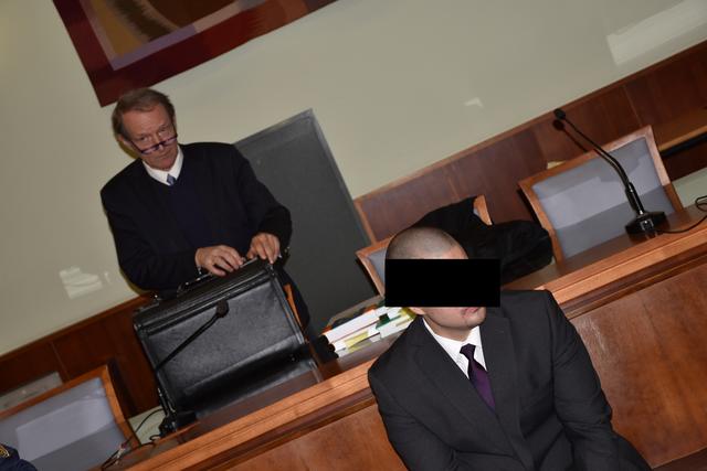 Markus H., im Hintergrund sein Verteidiger Wolfgang Blaschitz.