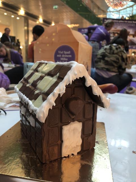 Das mit der Zuckerglasur verzierte Haus.